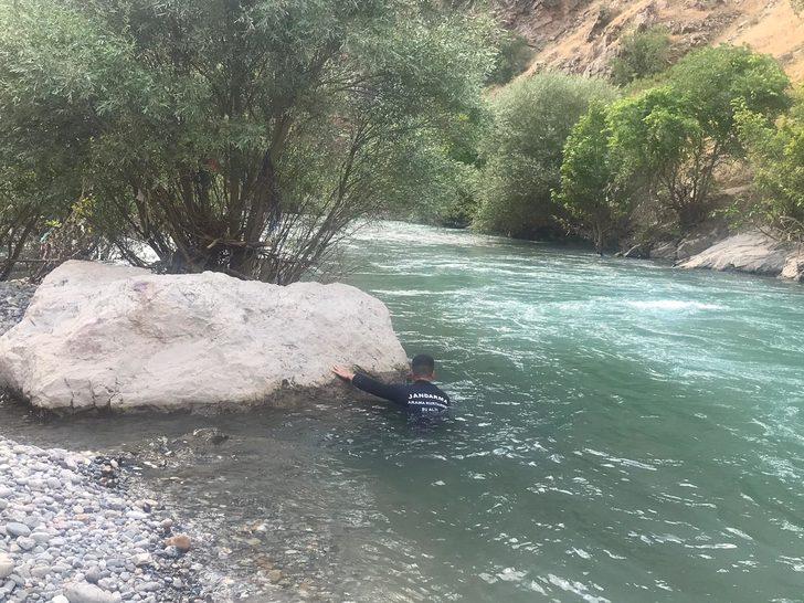 Siirt'te Müküs Çayı'na düşen hemşireyi arama çalışması sürüyor G5