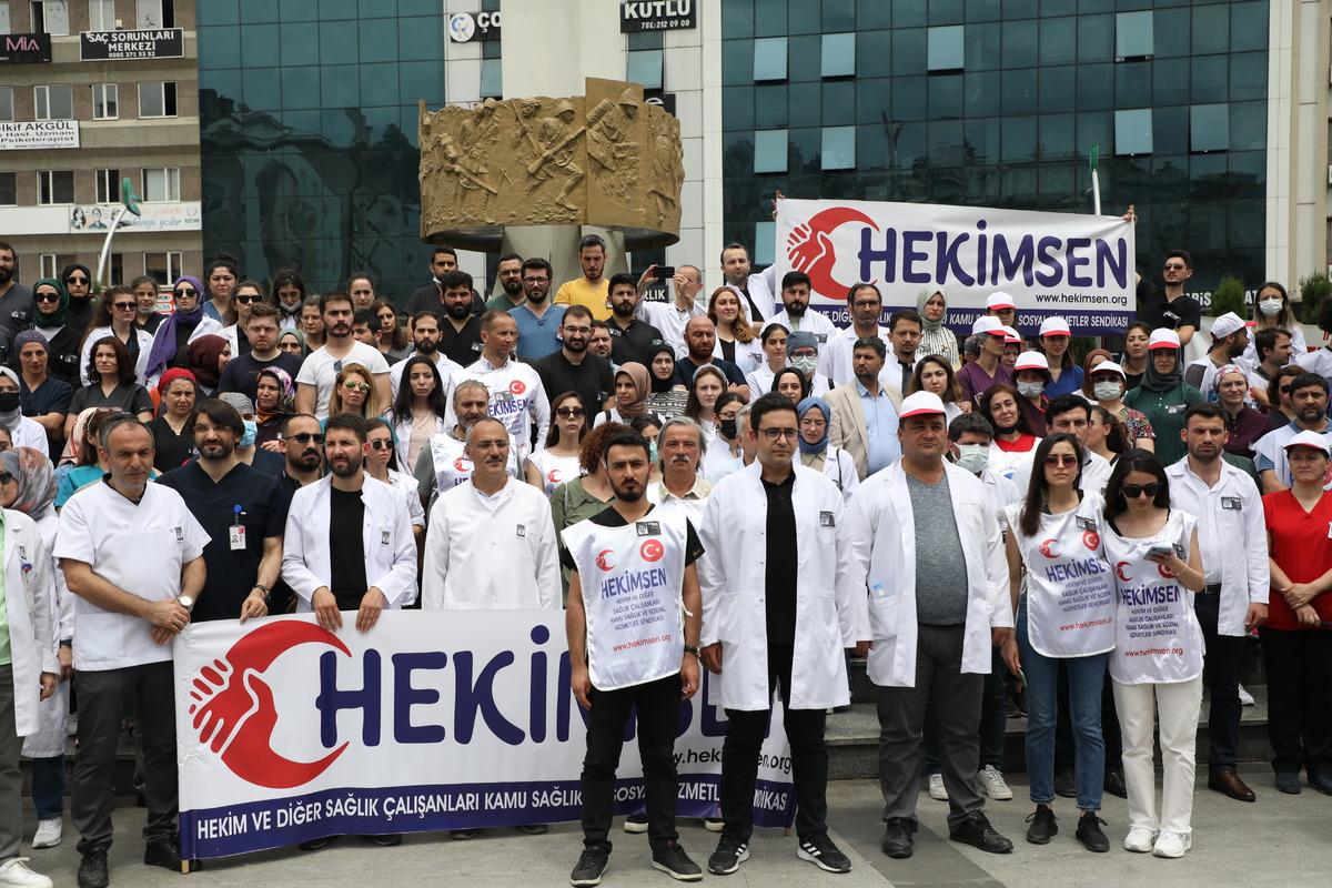 Karadeniz'deki sağlık &ccedil;alışanlarından Dr. Ekrem Karakaya'nın &ouml;ld&uuml;r&uuml;lmesine tepki