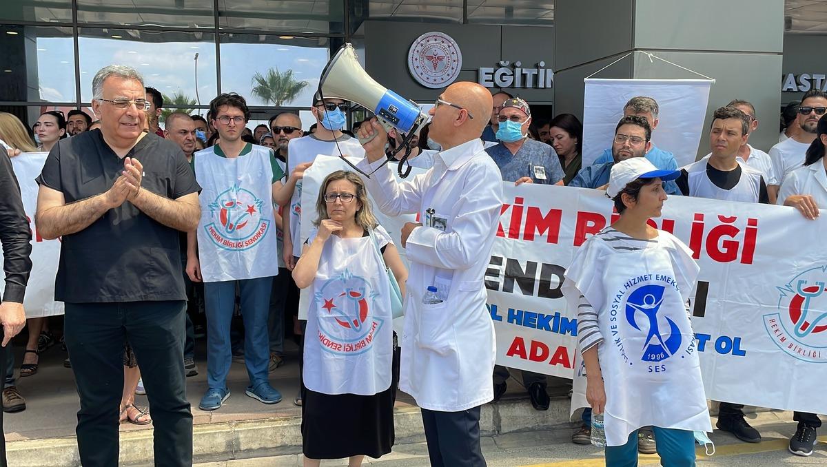 Adana, Mersin, Hatay ve Osmaniye'de sağlık&ccedil;ılardan, Dr. Karakaya'nın &ouml;ld&uuml;r&uuml;lmesine tepki