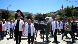 Sağlık çalışanlarından Dr. Karakaya'nın öldürülmesine tepki