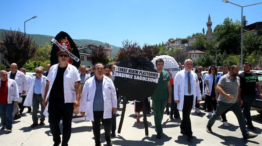 Sağlık çalışanlarından Dr. Karakaya'nın öldürülmesine tepki