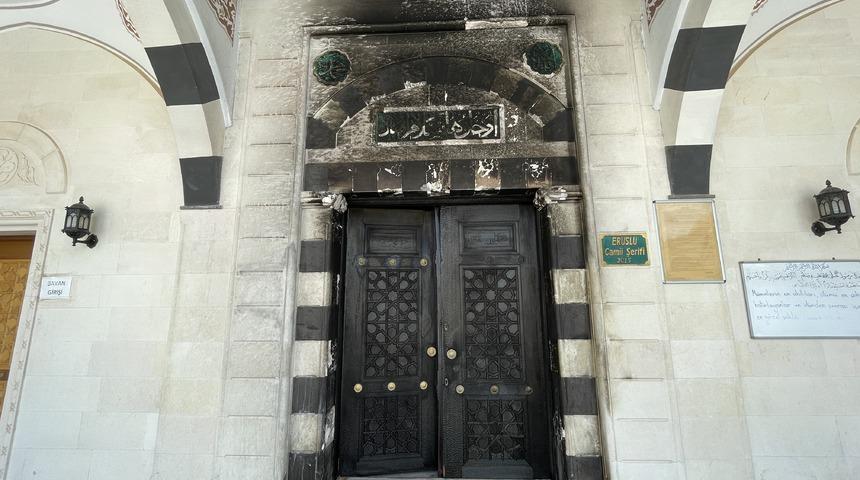 GÜNCELLEME 2 - Gaziantep'te camiyi yakmaya çalıştığı iddia edilen zanlı tutuklandı