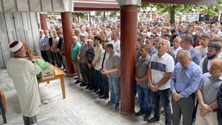 Rize'de denizde boğulan Ebrar Aktaş'ın cenazesi toprağa verildi G2