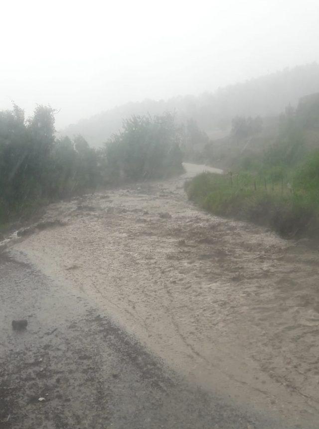 Bolu'da sağanak sele neden oldu