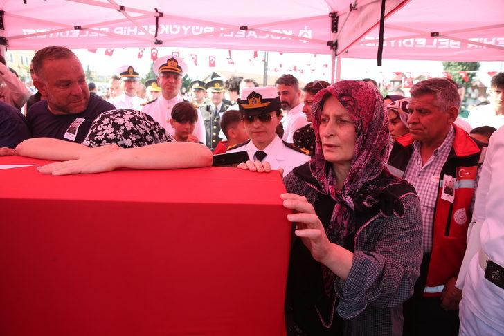 Şehit Piyade Uzman Çavuş Ömür Ertuğrul Sarı, Kocaeli'de son yolculuğuna uğurlandı G3