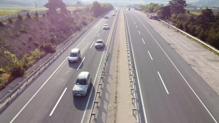 İstanbul'u Karadeniz illerine bağlayan D-100'de akıcı bayram trafiği oluştu G2