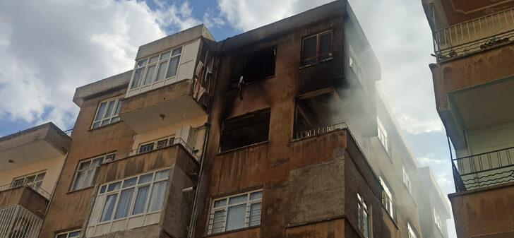 Şanlıurfa'da ev yangınında 1 itfaiyeci yaralandı G2