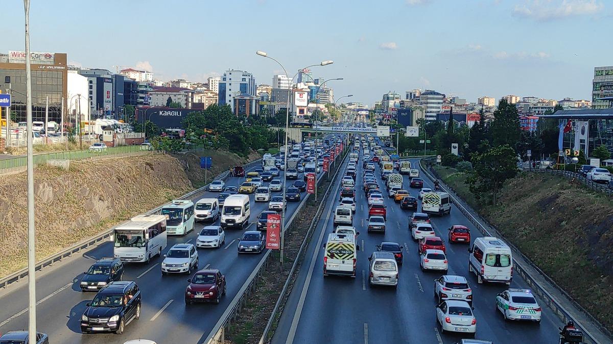 İstanbul trafiğinde bayram tatili &ouml;ncesinde yoğunluk yaşanıyor