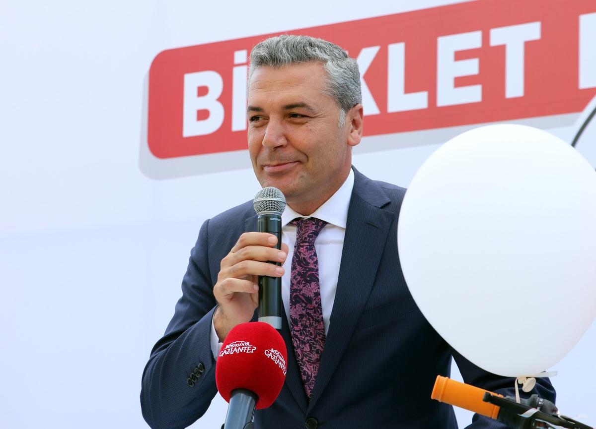 Gaziantep'te LGS sınavında başarı elde eden &ouml;ğrenciler &ouml;d&uuml;llendirildi