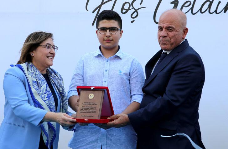 Gaziantep'te LGS sınavında başarı elde eden öğrenciler ödüllendirildi G3