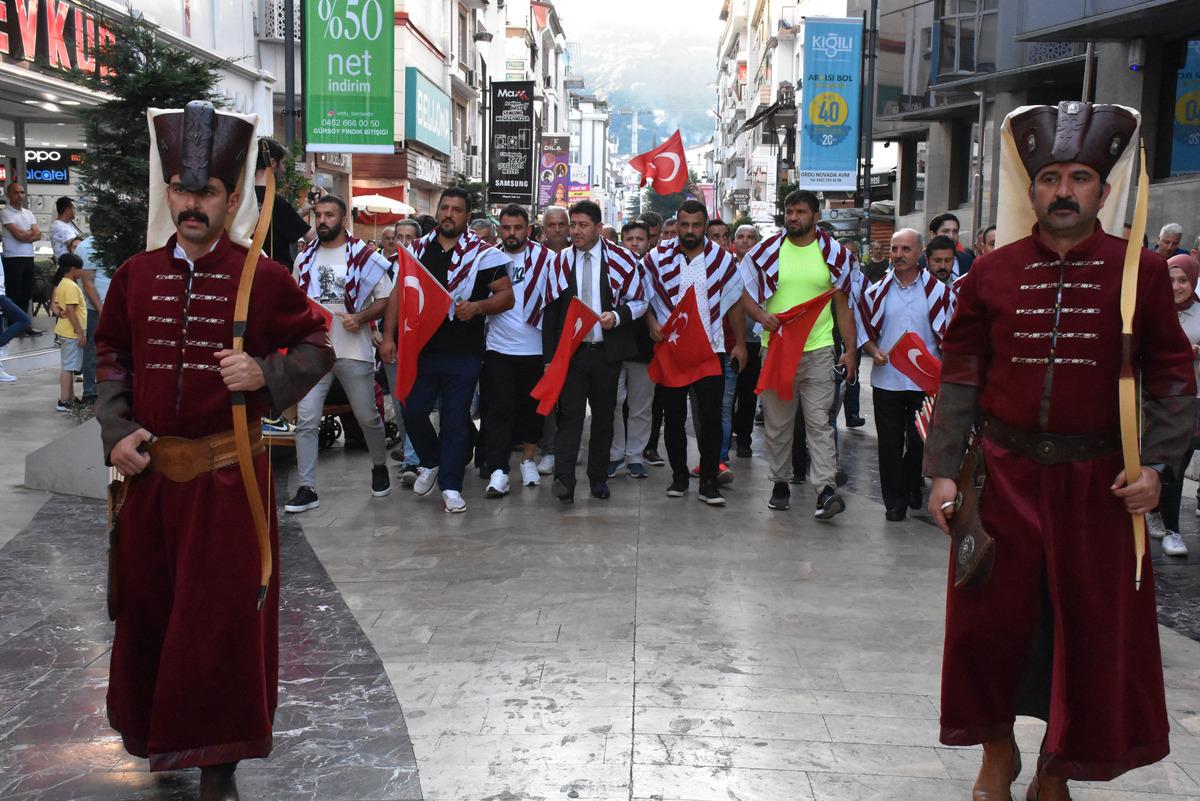 "Altınordu Yağlı G&uuml;reşleri" kapsamında kortej y&uuml;r&uuml;y&uuml;ş&uuml; yapıldı