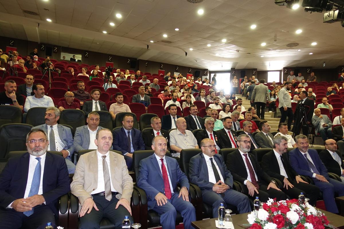 Trabzon'da "İnsan Hakları Boyutuyla 15 Temmuz" konulu panel ve sergi d&uuml;zenlendi