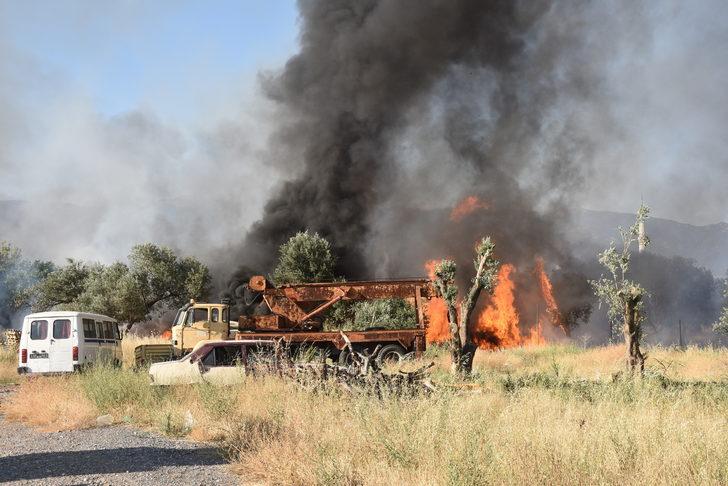 İzmir'de palet imalathanesinde çıkan yangın söndürüldü G1