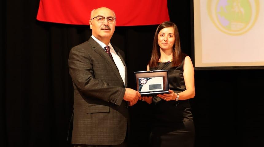 İzmir'de "Yeşeren Umutlar Projesi" kapsamında kursiyerlere sertifikaları verildi