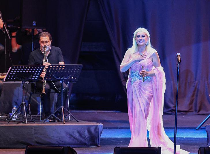 Sanatçı Muazzez Ersoy, Kuruçeşme Açıkhava'da sahne aldı G1