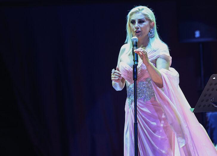 Sanatçı Muazzez Ersoy, Kuruçeşme Açıkhava'da sahne aldı G5