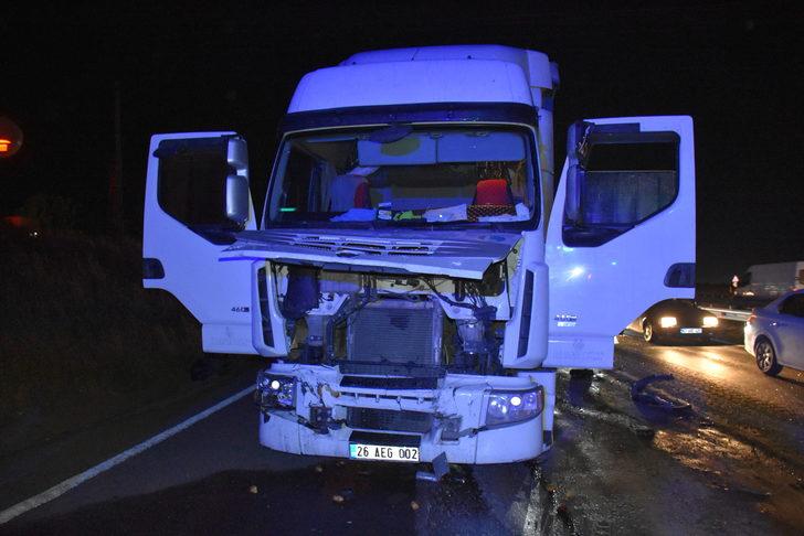 Tekirdağ'da tırın kırmızı ışıkta bekleyen araçlara çarpması sonucu 12 kişi yaralandı G5
