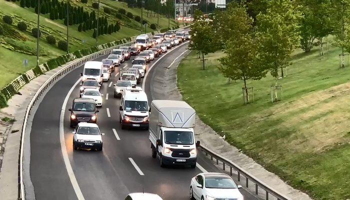 İstanbul'da bayram yoğunluğu başladı! Sabah saatlerinde trafik durma noktasına geldi