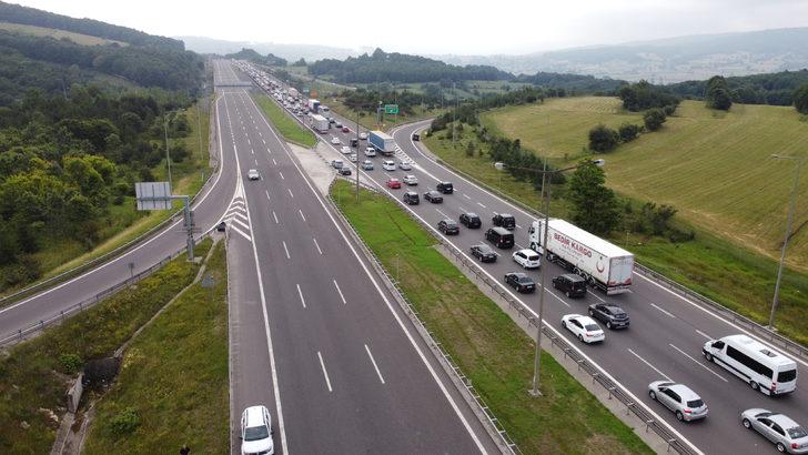 Bayram tatili için yola çıkanlar Bolu Dağı'nda uzun araç kuyrukları oluşturdu G1