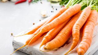 Bağışıklığı çelik gibi yapar, kolesterolü düşürür, göbek yağlarını cayır cayır yakar! Etkisini hissedeceksiniz! Havucun faydaları...