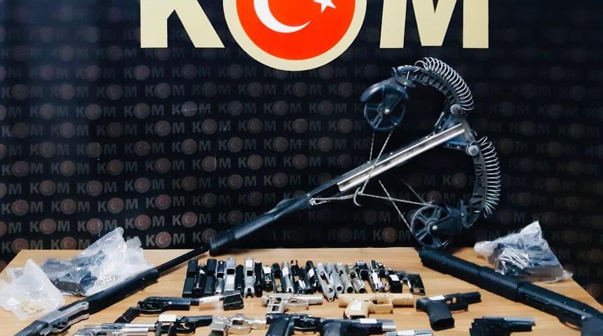 Malatya'da kaçak silah imalatı yaptığı iddiasıyla yakalanan şüpheli tutuklandı