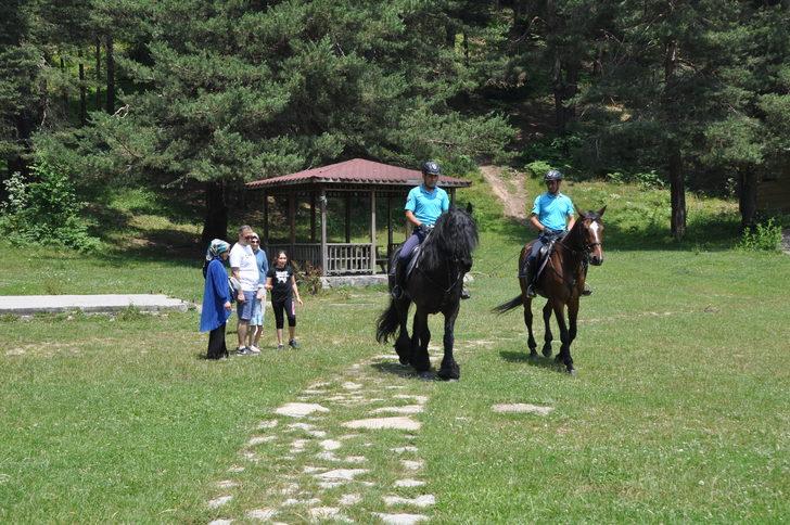 Abant'ta jandarmanın atlı timleri göreve başladı G3