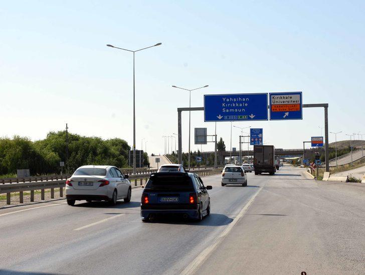"Kilit kavşak" Kırıkkale'de bayram öncesi trafik yoğunluğu arttı G2