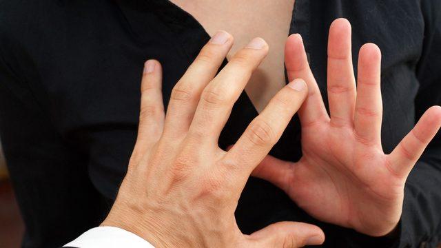 Avukatı ofisinde taciz eden gazeteciye verilen ceza ertelendi! 'Bana dünyanın en güzel gülen 10 erkeğinden biri olduğumu söyledi'