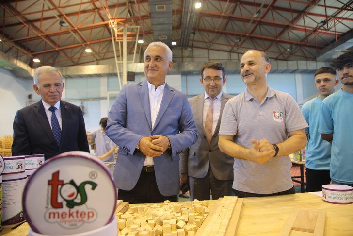 Meslek lisesi öğrencilerinin yapacağı ahşap oyuncaklar anaokullarına verilecek G5