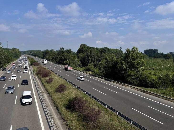 GÜNCELLEME - Bayram tatili için yola çıkanlar Bolu Dağı'nda uzun araç kuyrukları oluşturdu G4