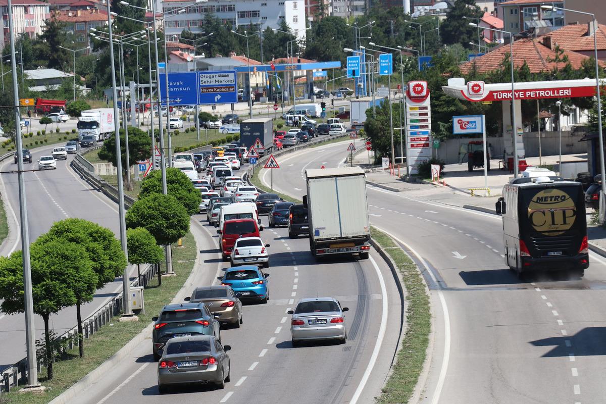 Ankara-Samsun kara yolunda trafik yoğunluğu yaşanıyor