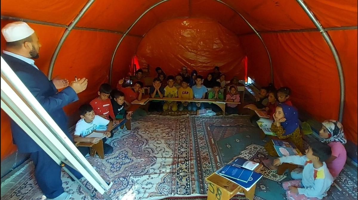 Amasya'da mevsimlik tarım iş&ccedil;ilerinin &ccedil;ocuklarına Kur'an eğitimi veriliyor