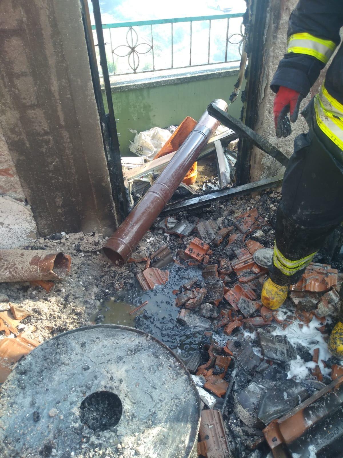 Muğla'da &ccedil;ıkan yangın iki evde hasara neden oldu