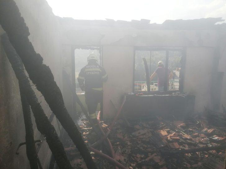 Muğla'da çıkan yangın iki evde hasara neden oldu G3