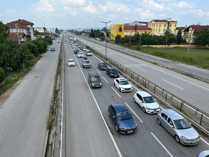 Bayram tatili için yola çıkanlar Sakarya'da yoğunluk oluşturdu G2