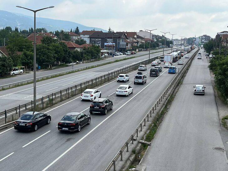 Bayram tatili için yola çıkanlar Sakarya'da yoğunluk oluşturdu G3
