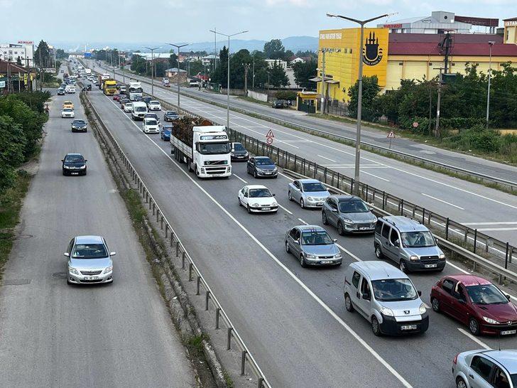 Bayram tatili için yola çıkanlar Sakarya'da yoğunluk oluşturdu G4