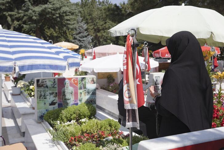 Şehit yakınları ve gaziler bayram arifesinde Cebeci Askeri Şehitliği'ni ziyaret etti G2