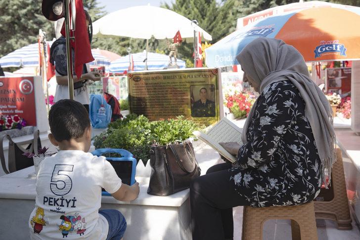 Şehit yakınları ve gaziler bayram arifesinde Cebeci Askeri Şehitliği'ni ziyaret etti G3