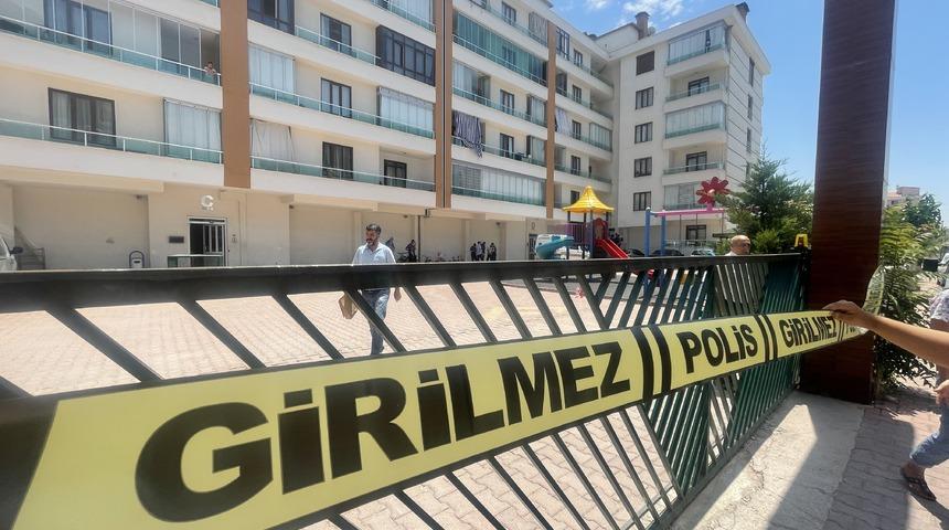 Konya'da iki gün önce evlendiği eşini bıçakla öldüren koca yakalandı