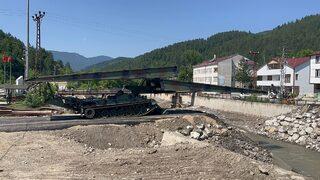 Kastamonu'da selde yıkılan köprünün yerine askeri köprü konuldu