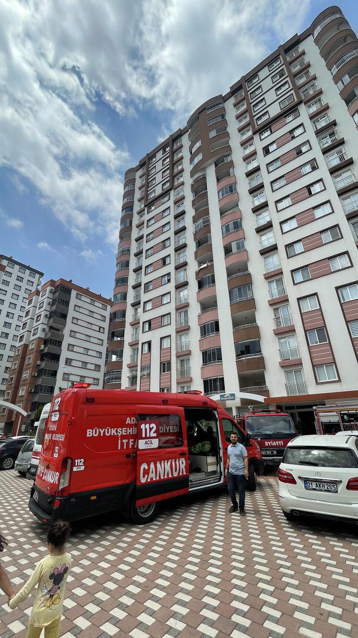 Adana'da evde çıkan yangında 3 kişi dumandan etkilendi G2