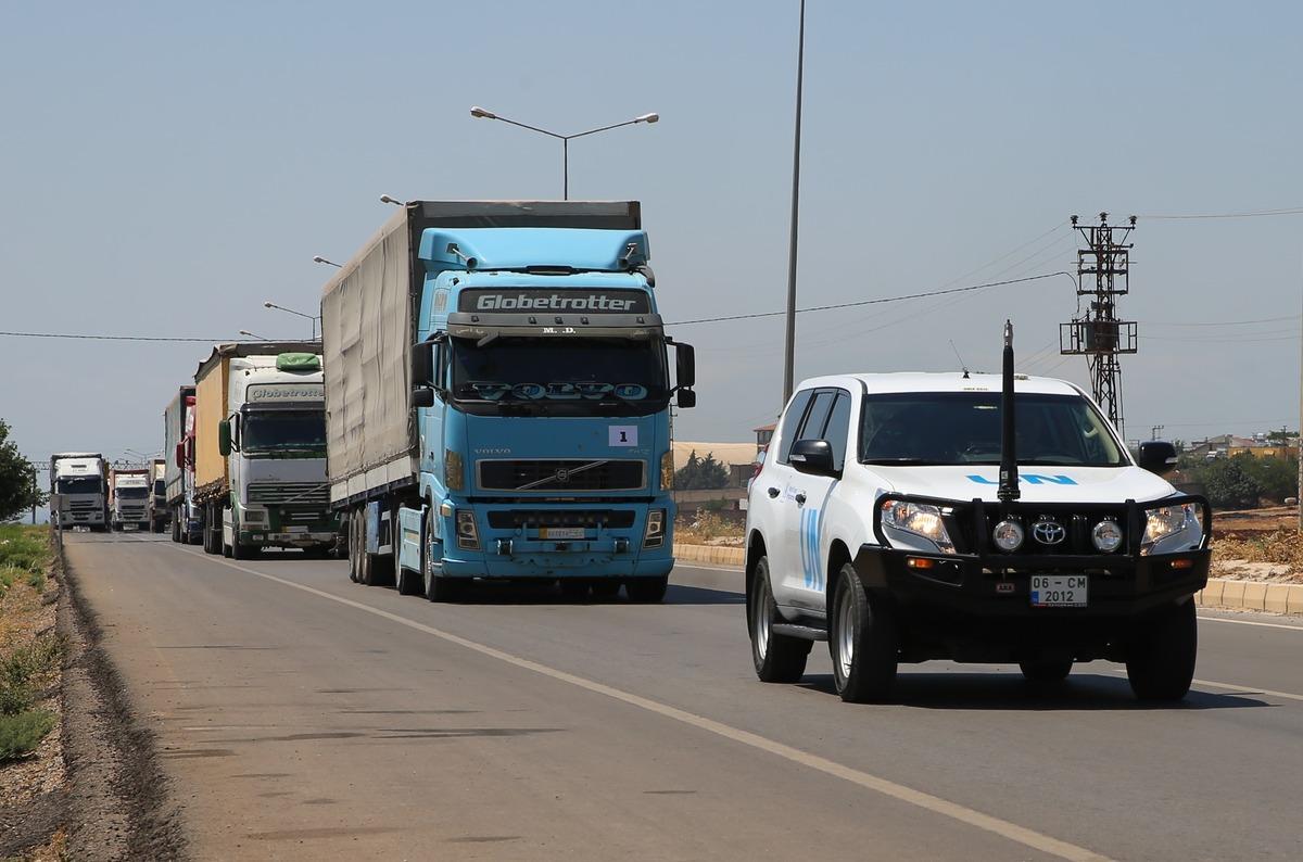 BM'den İdlib'e 44 tır insani yardım