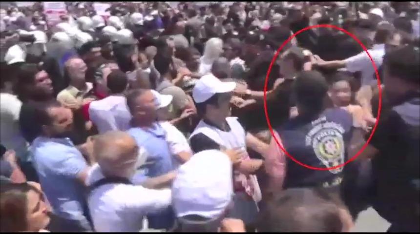 Eylem sırasında polise tokat atmıştı! Kimliği şaşkına çevirdi