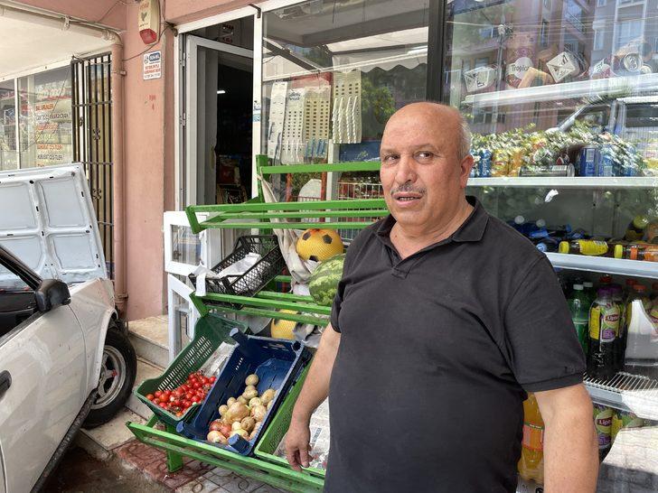 Denizli'de lastiği çıkan otomobil, bakkalın duvarına çarparak durdu G4