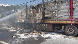 Anadolu Otoyolu'nda yanan tır kullanılamaz hale geldi