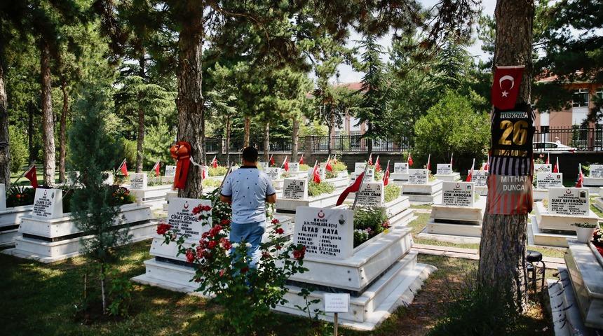 Bursa ve Eskişehir'de bayram arifesinde şehitlikler ziyaret edildi