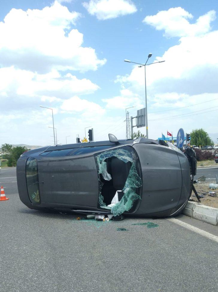 Bingöl'de iki otomobilin çarpıştığı kazada 5 kişi yaralandı G3