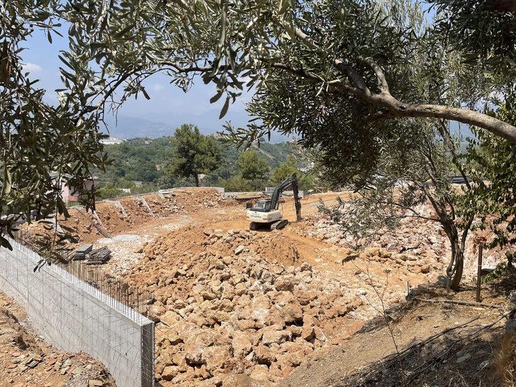 Antalya'da inşaat kazısı sırasında sarkıt ve dikitlerin olduğu mağara bulundu G1