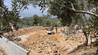 Antalya'da inşaat kazısı sırasında sarkıt ve dikitlerin olduğu mağara bulundu